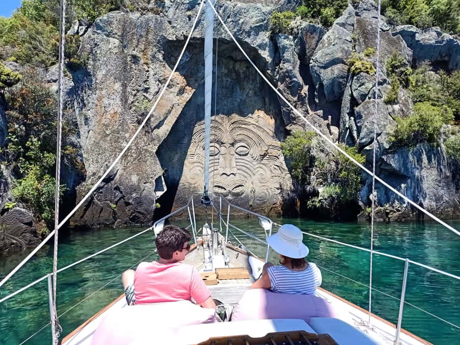Lake Taupo: Sailboat Trip to the Maori Rock Carvings - Choosing the best departure time
