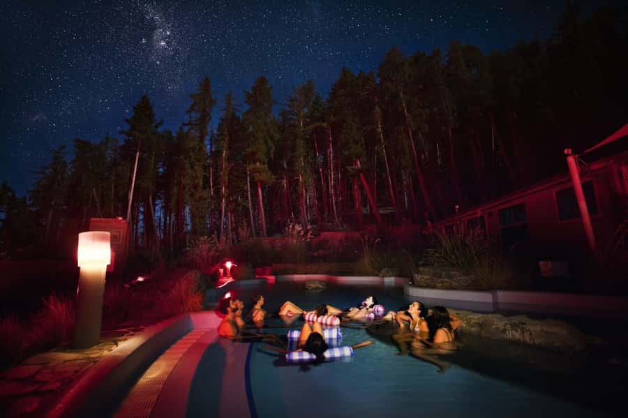 Lake Tekapo: 1.5-Hour Hot Pools & Stargazing Experience - What the facilities add to the experience