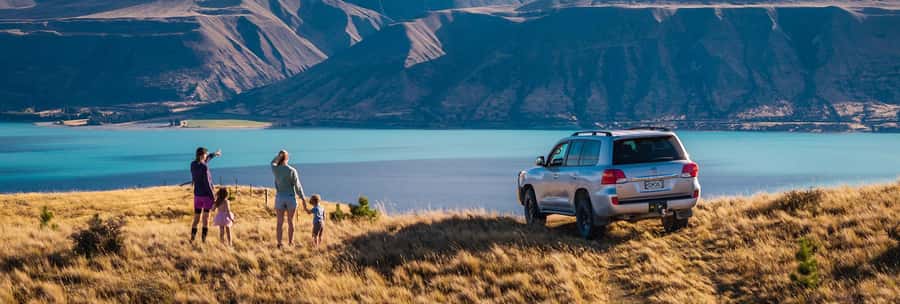 Lake Tekapo: Glaciers, Mountains, and Landscapes Scenic Tour - Musterer’s hut and a pause in the fresh air