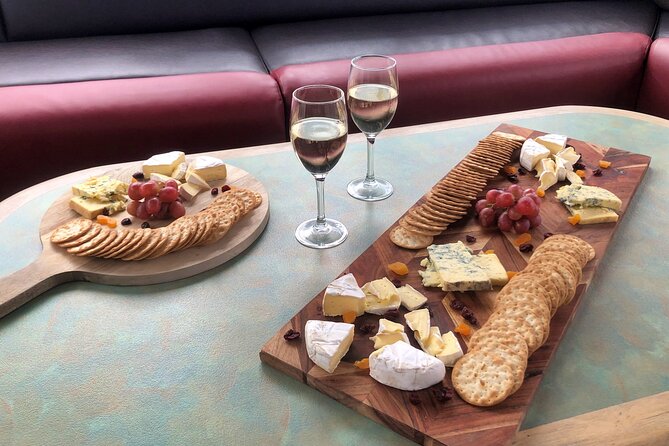 Lake Wanaka 1-Hour Cruise Including Wine and Cheese - Weather can change the whole hour