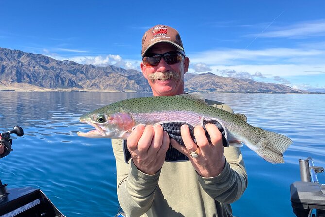 Lake Wānaka: 3 hour Fishing Adventure by Boat - Setting out from the jetty on Lake Wānaka