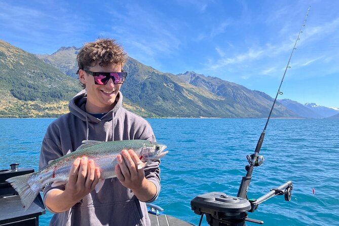Lake Wānaka: 3 hour Fishing Adventure by Boat - Skipper Olly and the small-group advantage