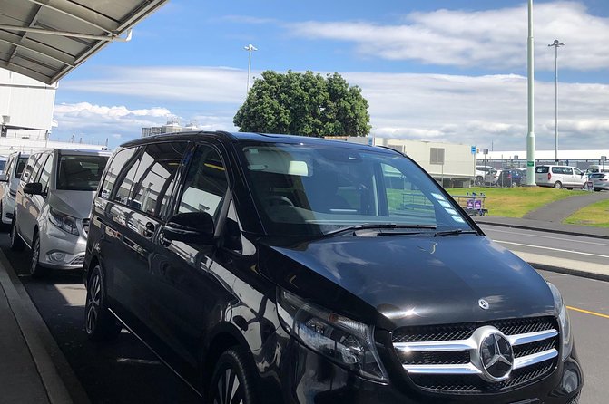 Luxury Airport transfers in Auckland - Choosing between the sedan and van