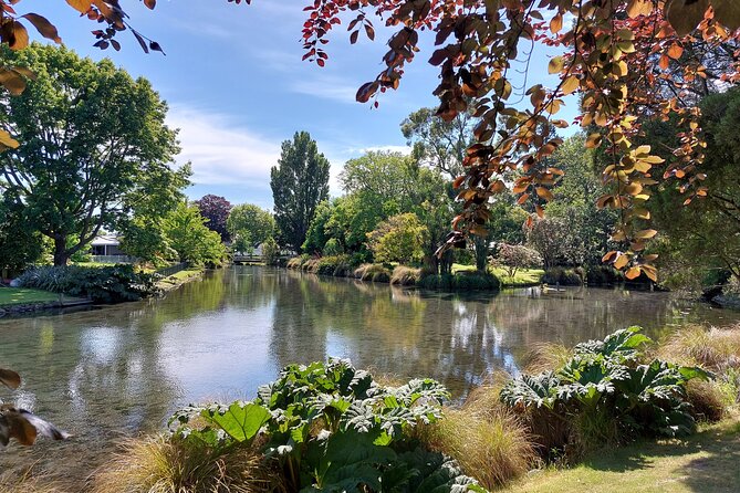 Lyttelton Shore Excursion: Christchurch Sightseeing with Jet Boating - What the guides add to the day