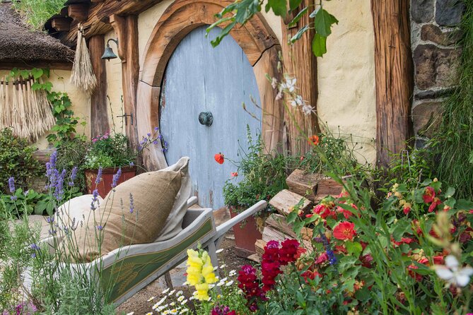 Magical Hobbiton: Small-Group Guided Tour from Auckland - Small-group transport, larger guided walking group