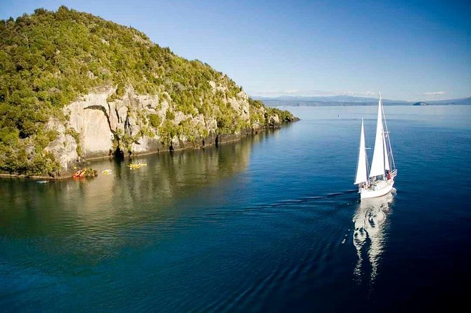 Maori Rock Carvings Eco Sailing Taupo - Reaching the carvings across Lake Taupō