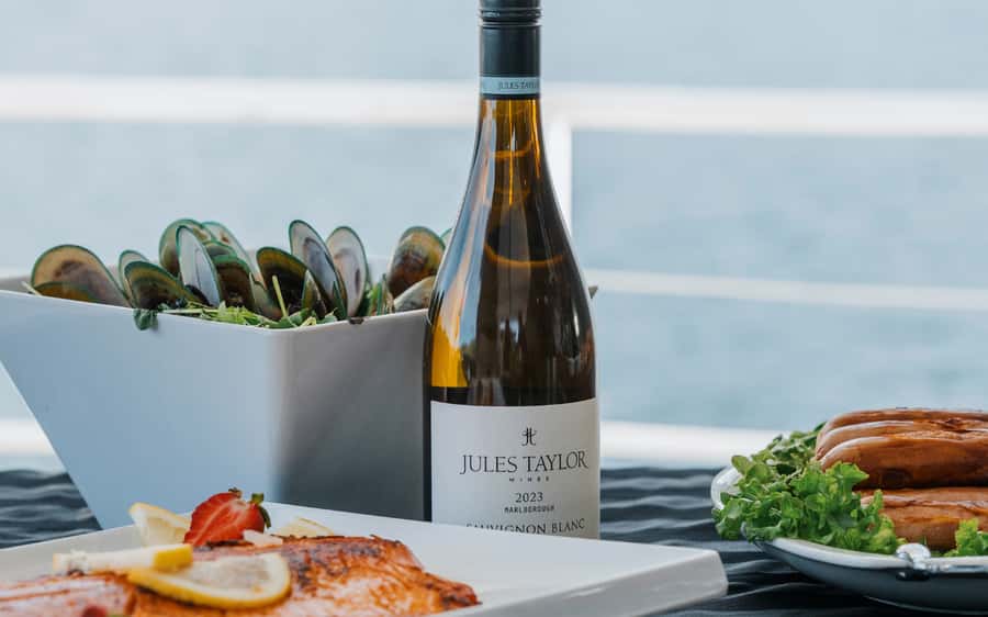 Marlborough: Full-Day Wine and Seafood Tour with Cruise - Two wineries and a proper taste of Marlborough