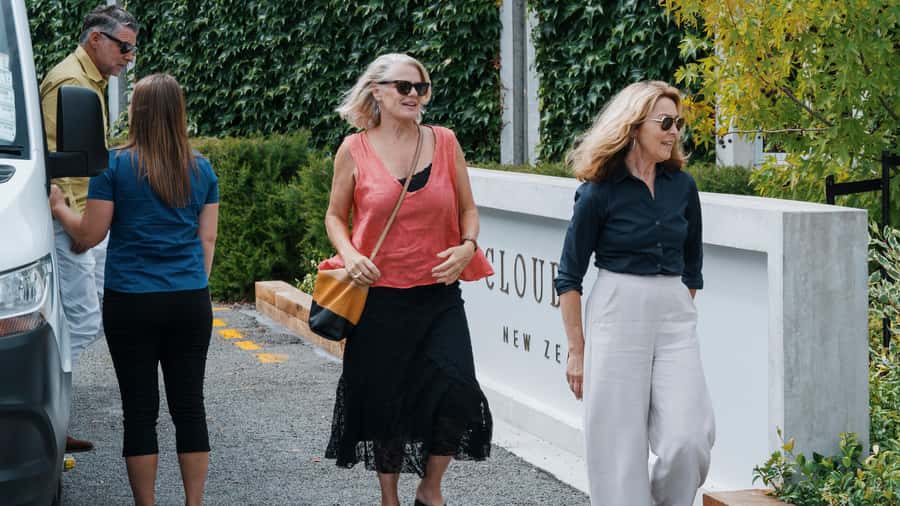 Marlborough: Full-Day Wine and Seafood Tour with Cruise - Mussels and salmon served on the water