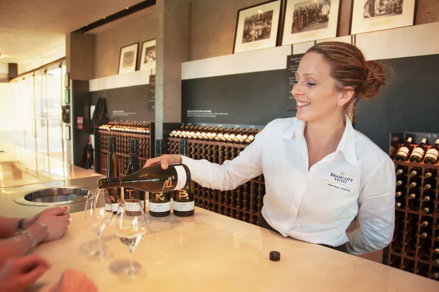 Marlborough: Wineries Visit with Tastings and 2-Course Lunch - Who should book this day?