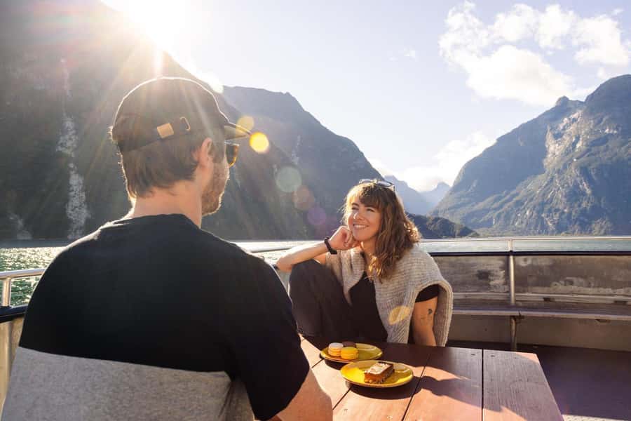 Milford Sound: 2-Hour Wildlife & Nature Cruise - Choosing a good place on the boat