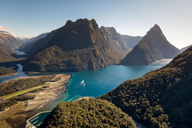 Milford Sound Coach and Cruise Tour from Queenstown with Flyback - Te Anau and the first look at Fiordland