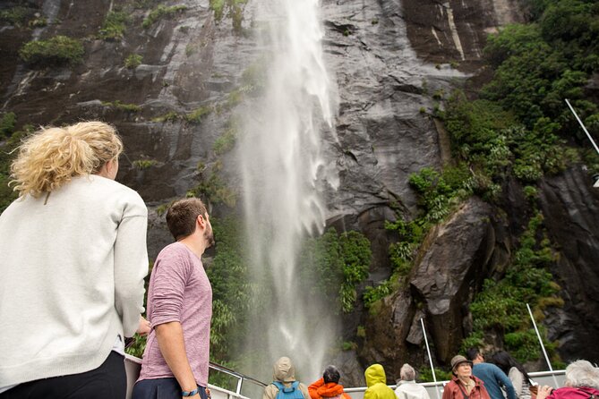 Milford Sound Coach & Extended Cruise from Queenstown - Te Anau gives you a useful half-hour pause