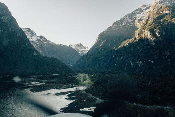 Milford Sound Cruise with Round-Trip Flights from Queenstown - Returning over a new section of the Southern Alps