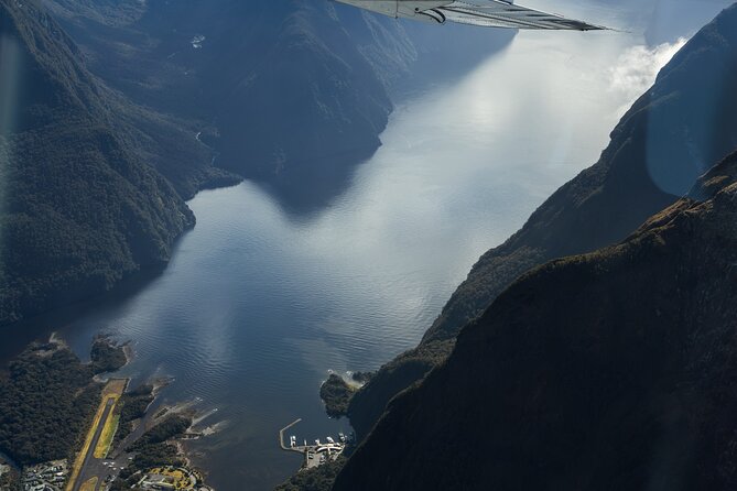 Milford Sound Flight and Cruise ex Queenstown (incl Lunch) - Returning by Sutherland Falls and Lake Te Anau