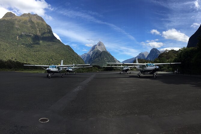 Milford Sound Flight and Cruise ex Queenstown (incl Lunch) - Routeburn, Hollyford and the main divide