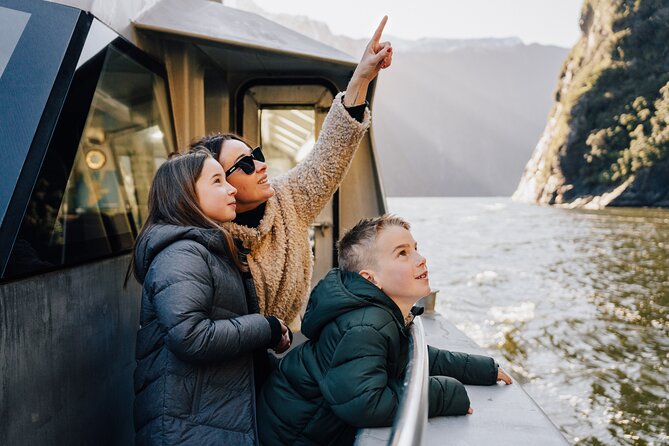 Milford Sound Helicopter and Cruise Tour from Queenstown - Crossing Fiordland’s remote mountain country