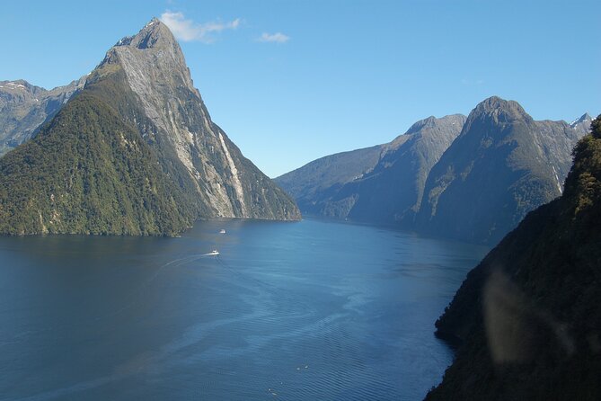 Milford Sound Helicopter Flight and Cruise from Queenstown - Shared flight or private charter