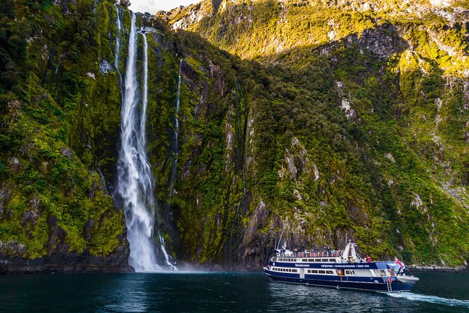Milford Sound Luxury Lunch Cruise onboard The Fiordland Jewel - What the small group really means