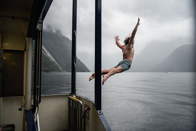 Milford Sound Mariner Overnight Cruise - The afternoon cruise past Mitre Peak