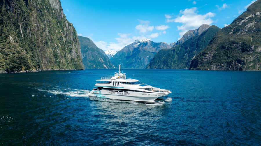 Milford Sound: Nature Cruise on a Modern Catamaran - Getting to the Milford Sound Visitor Centre