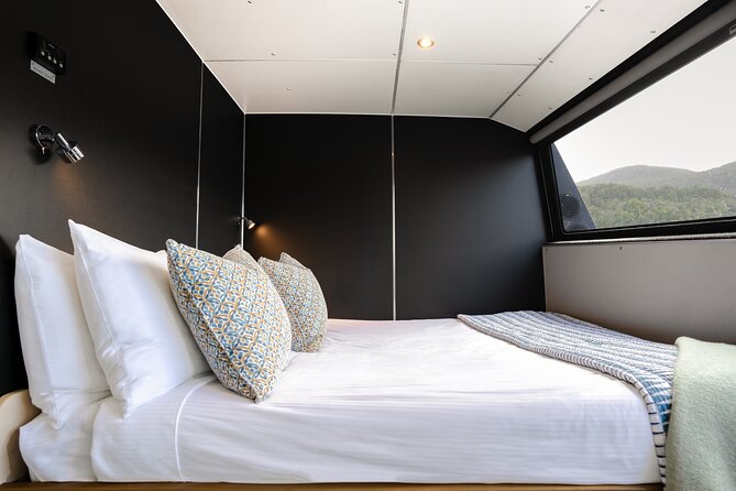 Milford Sound Overnight Cruise Fiordland Jewel - The crew makes the difference