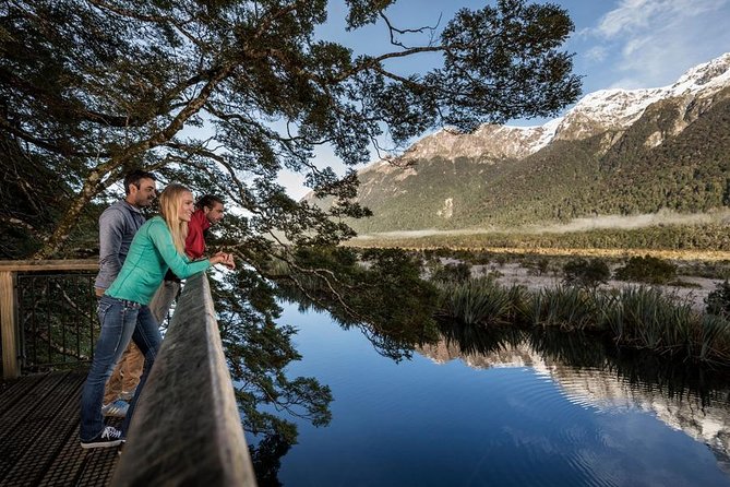 Milford Sound Premium Coach & Cruise from Queenstown with Lunch - The early start in Queenstown