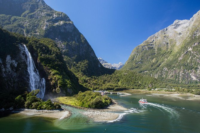 Milford Sound Premium Coach & Cruise from Queenstown with Lunch - Two hours on Milford Sound