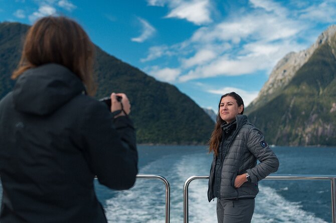 Milford Sound Small Group Tour, Cruise & Picnic Lunch - Mirror Lakes and the value of a short walk