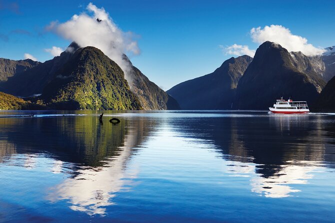 Milford Sound Small Group Tour, Cruise & Picnic Lunch - Milford Sound and the 1-hour-45-minute cruise