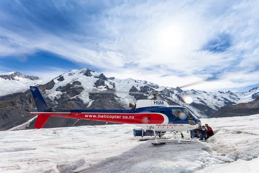 Mount Cook: 3 Hour Heli Hike to the Tasman Glacier - The 15-minute flight to the Tasman Glacier