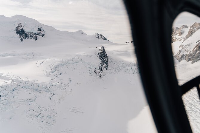 Mount Cook and The Glaciers 55-Minute Helicopter Flight - Returning with a clear view of Mount Cook
