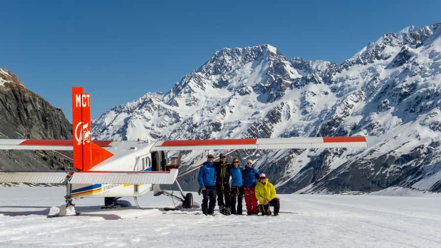 Mount Cook: Ski Plane and Helicopter Glacier Combo Flight - Staff, pilots, and the ground operation