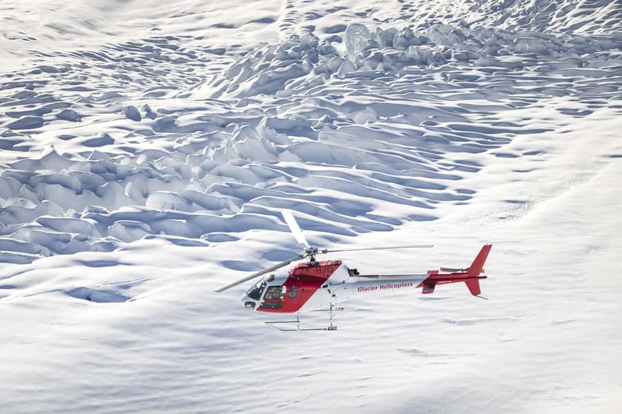 Mount Cook: Tasman Glacier Helicopter Flight - Landing on the ice with Aoraki in view