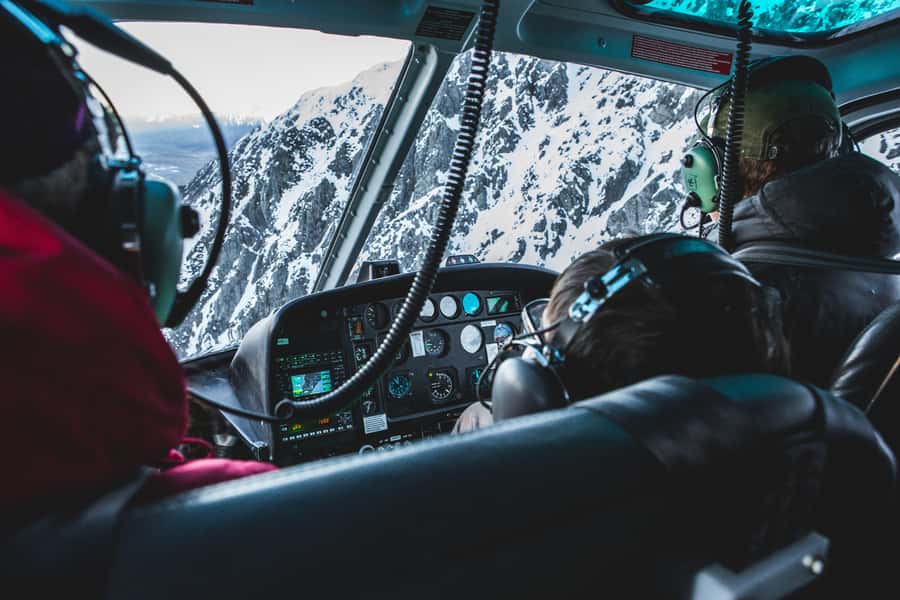 Mt Cook: 55-Minute Scenic Flight in Helicopter or Ski Plane - Takeoff and the first views over the Southern Alps