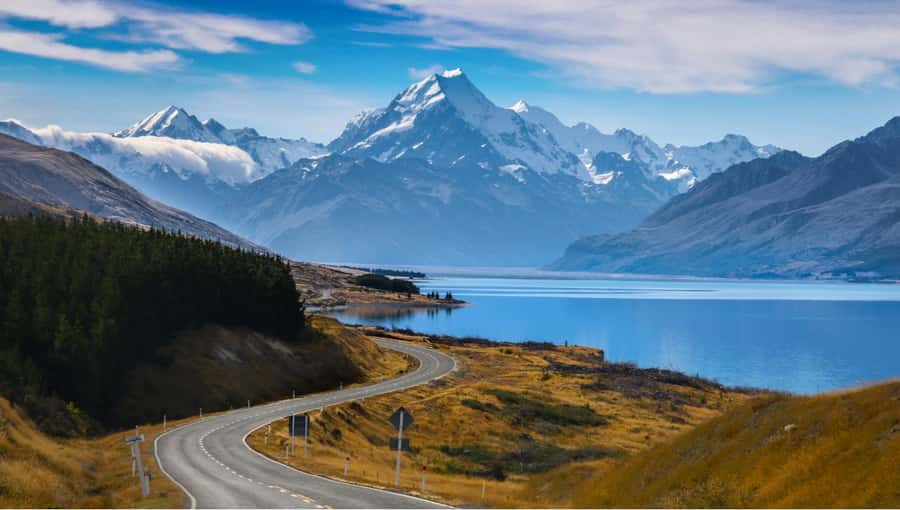 Mt. Cook Day-Tour: Christchurch to Queenstown - Canterbury Plains and the first 115 minutes on the road