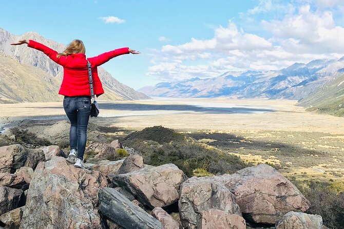Mt Cook Tour & Ultimate Alpine Experience Combo from Queenstown - Lake Pukaki and the first view of Aoraki