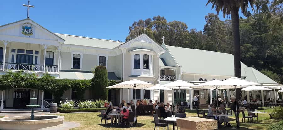 Napier: Afternoon Winery & Gin Tasting Tour Thu Fri Sat - Five gins inside an Art Nouveau landmark