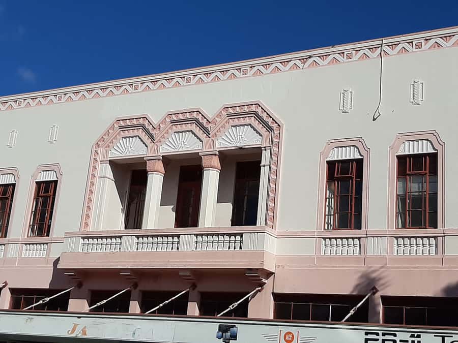 Napier: Art-Deco + Te Mata Peak+ Garden Walk + Wine Tasting - Bluff Hill, with your cruise ship below