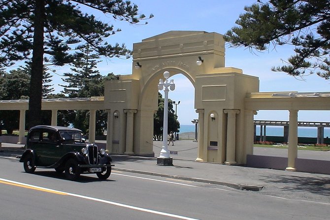 Napier Shore Excursion: City Sights and Hawke's Bay Tour - Napier’s Art Deco streets and 1930s housing estate
