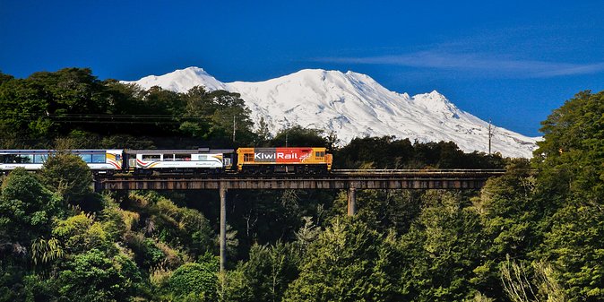 Northern Explorer Train Journey from Auckland to Wellington - The Raurimu Spiral and railway engineering