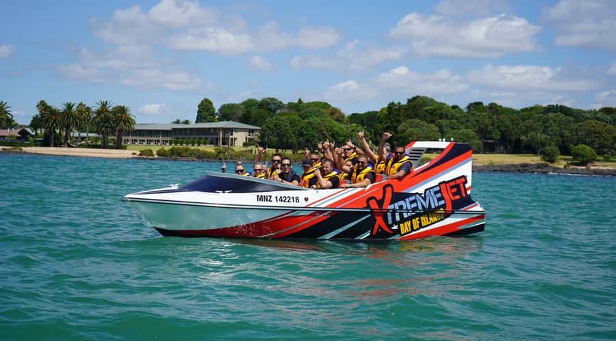 Paihia: Bay of Islands 30-minute Adventure Jet Boat Trip - A fast start from Paihia Wharf