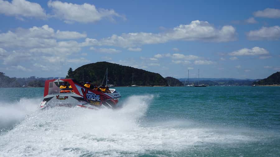 Paihia: Bay of Islands 30-minute Adventure Jet Boat Trip - What the 510 HP jet boat feels like