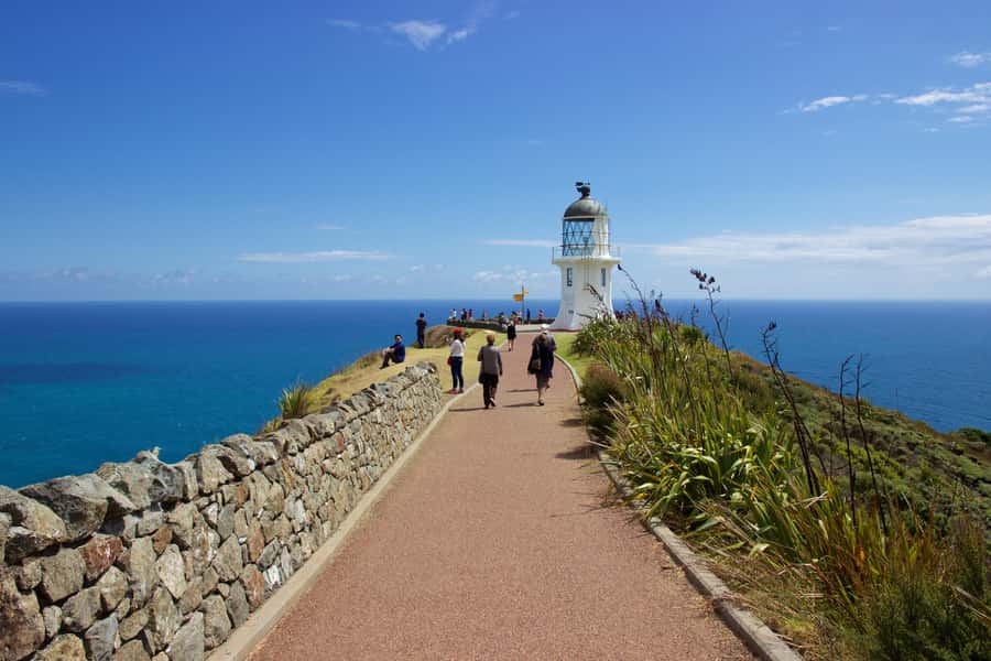 Paihia: Cape Reinga and Ninety Mile Beach Trip with Lunch - The Cape Reinga Lighthouse walk and two oceans