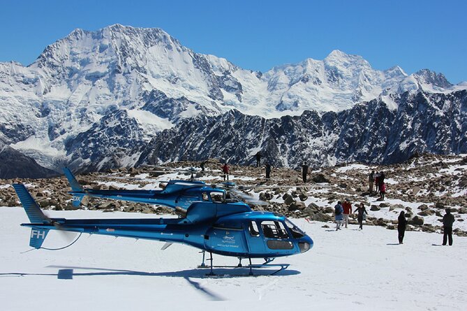 Pilot’s Choice: 2 Glaciers & Snow Landing – 35min - Group size, seats, and practical comfort
