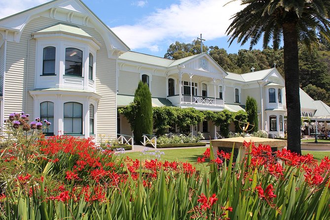 Premium 4 -Best Wineries Napier Hawke's Bay Tour, 5.5h - 6Hours - Boutique wineries and the Gimblett Gravels stop
