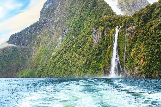 Premium Milford Sound Tour, Cruise & Lunch from Te Anau - Pops View and the stories behind the mountains