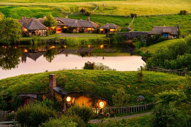 Private 3 Days Tour From Auckland: Hobbiton, Hamilton, Rotorua & Waitomo Caves - Auckland’s volcanic viewpoints and coastal history