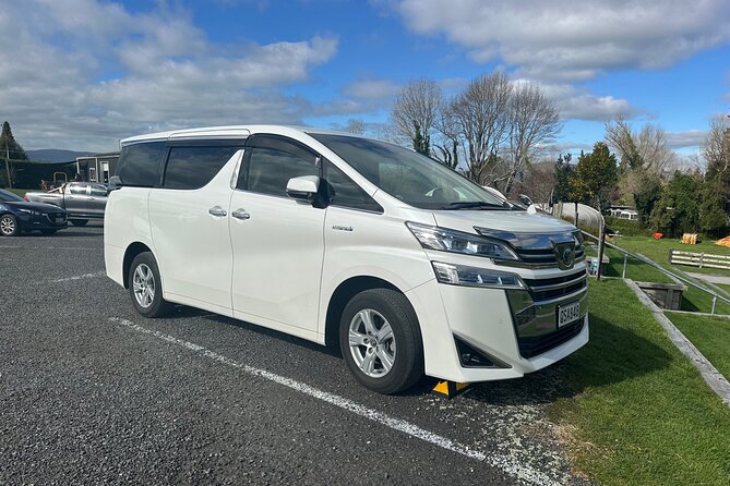 Private Auckland Airport Transfer: to/from City Hotels in Minivan - What happens after you land