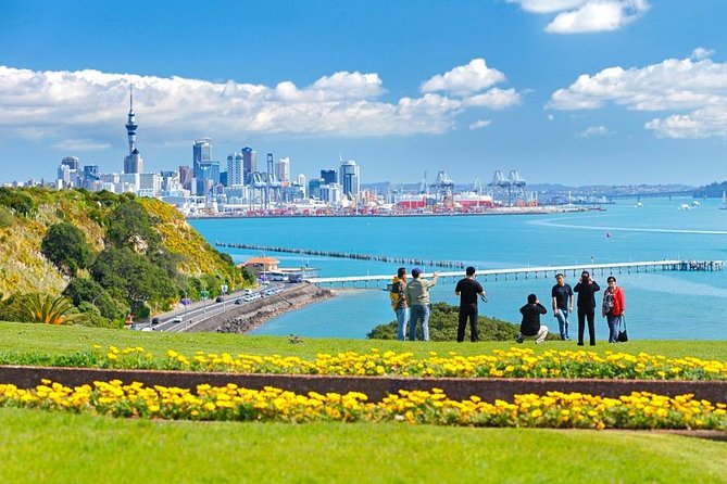 Private Auckland City Tour For Small Group in a luxury vehicle. - A fast, private introduction to Auckland