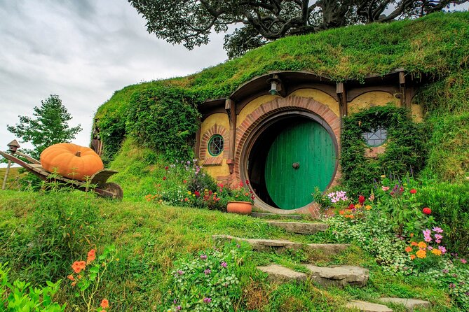 Private Hobbiton & Blue Springs Day Trip from Auckland - Leaving Auckland at 6:00 am